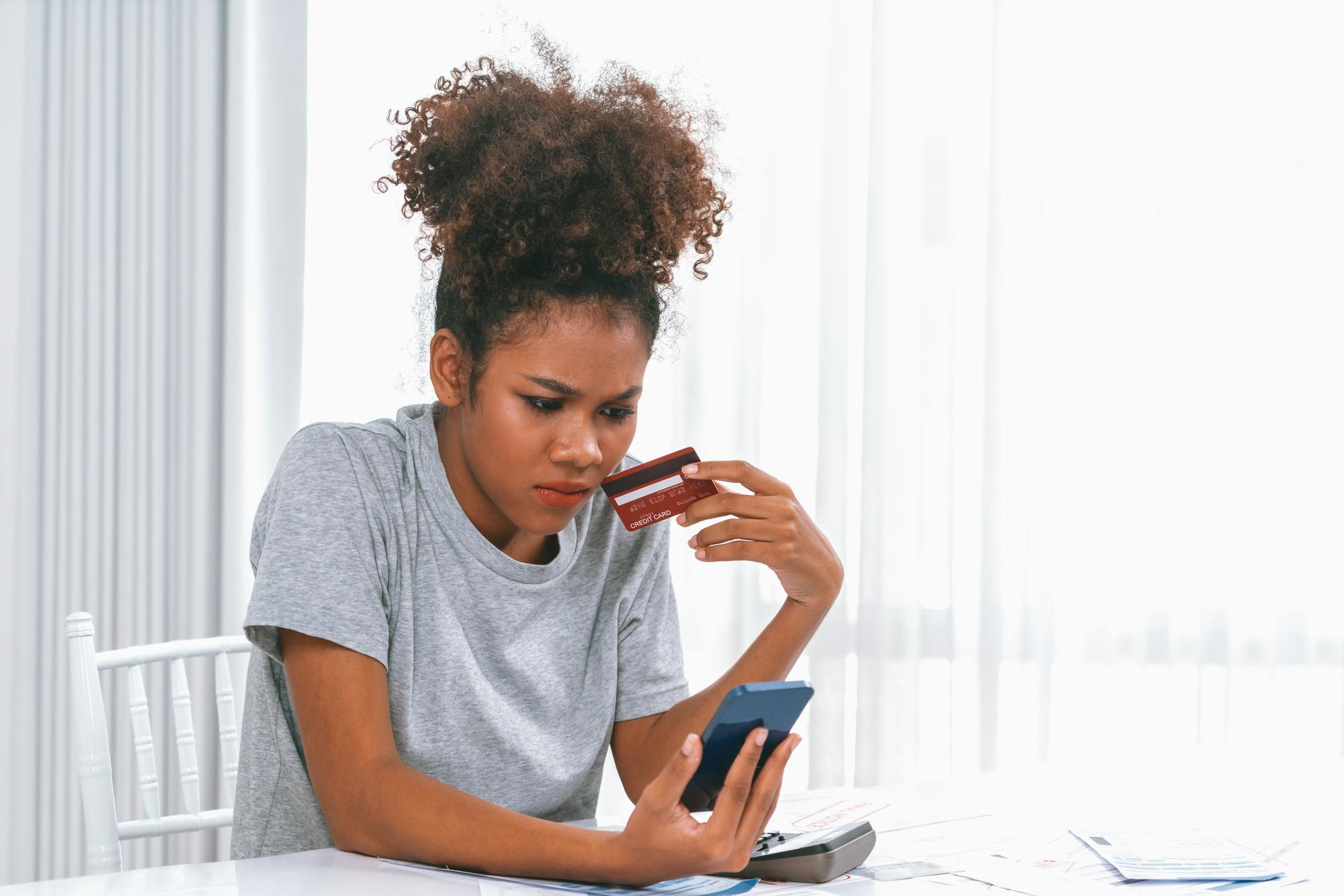 A lady trying to repair her credit by herself 